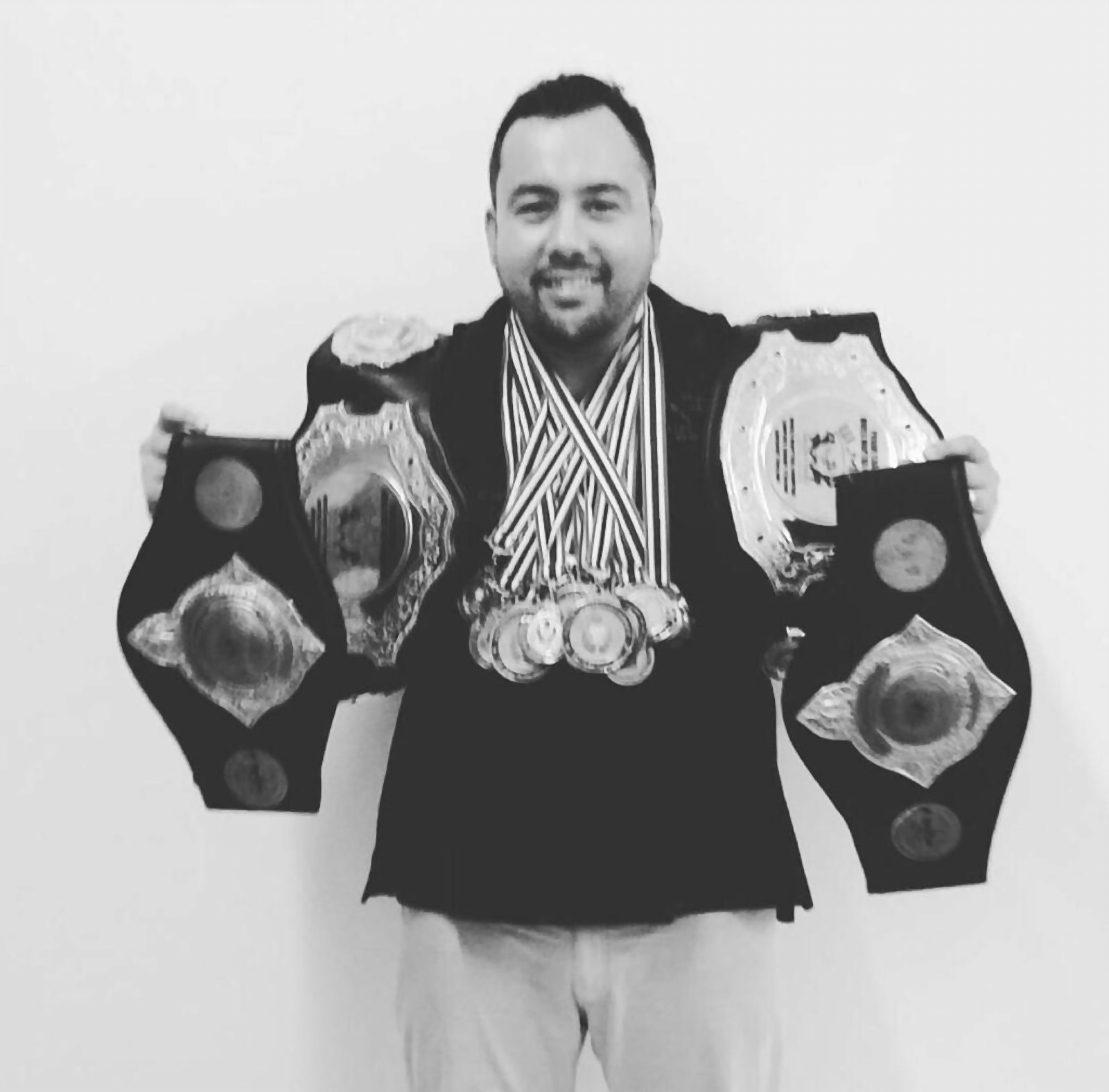 Artur Mariano com títulos e medalhas