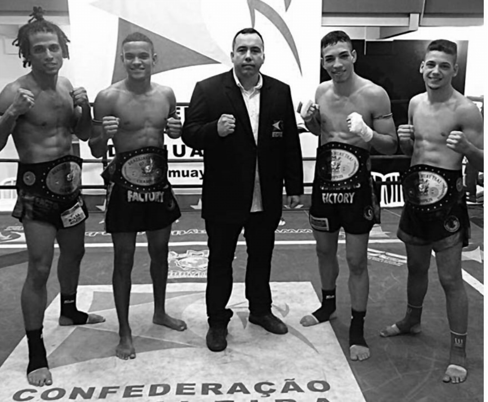 Artur Mariano com atletas campeões