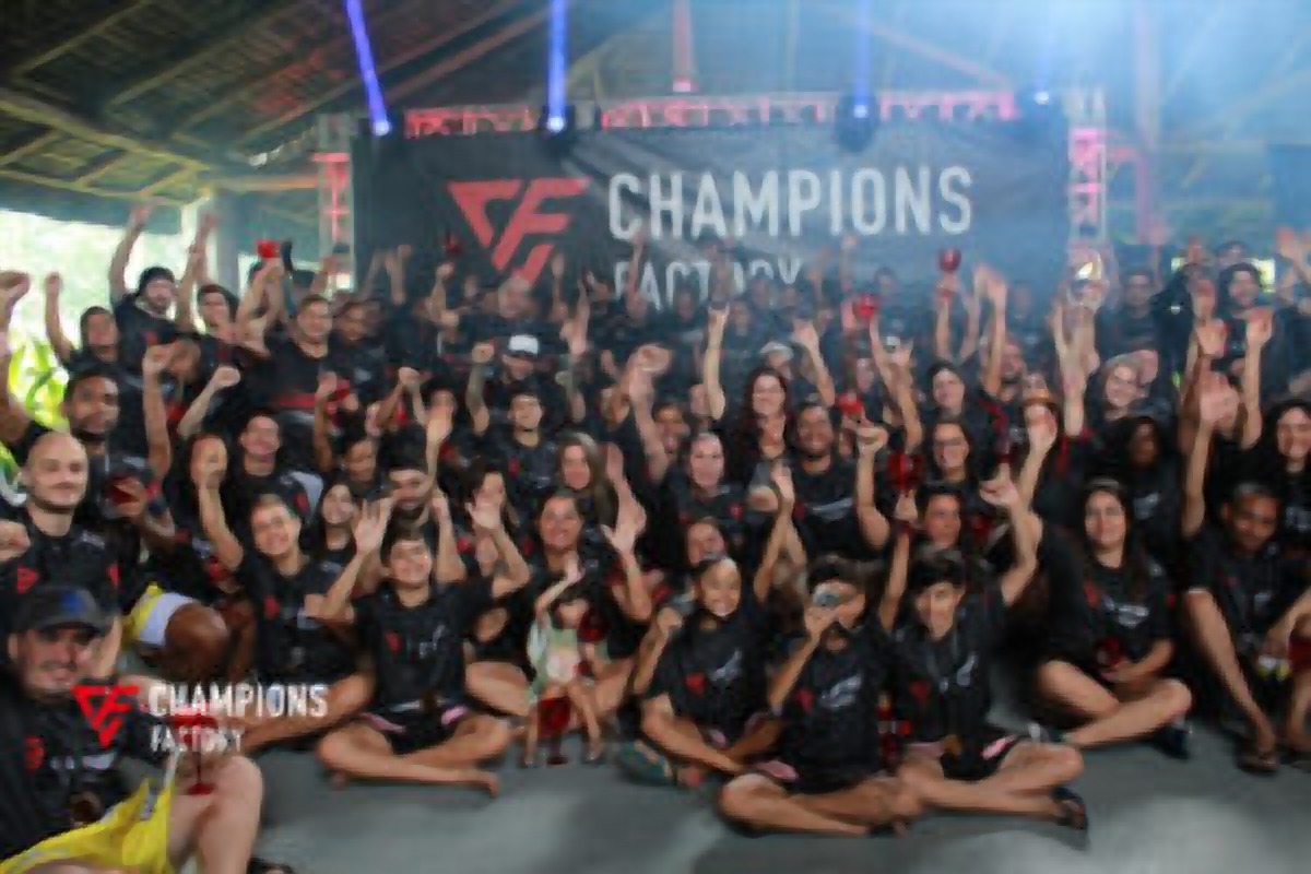Equipe Champions Factory comemorando